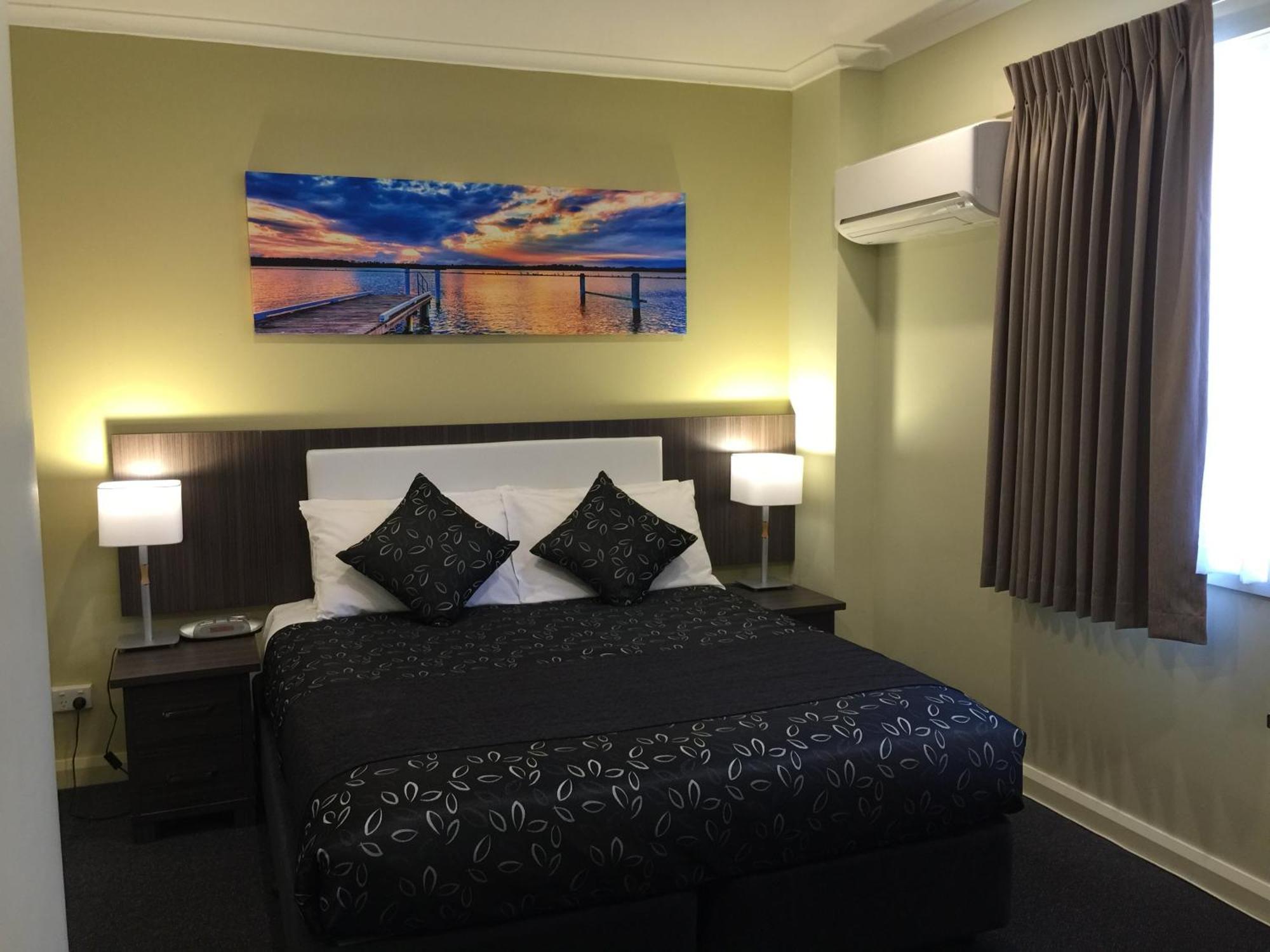 Three-Bedroom Villa,697636044:JPEG